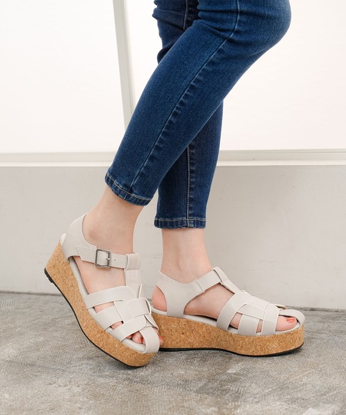 Newlyme(ニューリーミー)の「やみつき厚底グルカサンダル(サンダル・レディース・ホワイト/ブラック・22.5cm/23cm/24cm/24.5cm/25.5cm/26cm/23.5cm/25cm/22cm)」の6枚目の写真