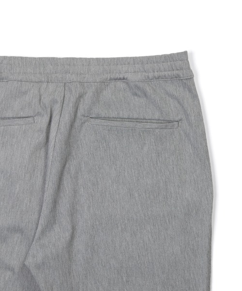 The DUFFER of ST.GEORGE（ザダファーオブセントジョージ）の「『WONDER SHAPE』PIQUE CROPPED：360°全方向高伸縮 『ワンダーシェイプ』クロップド イージーパンツ（チノパンツ・メンズ・グレー/ブラック/ライトグレー・LARGE/X-LARGE/MEDIUM/SMALL）」の9枚目の写真