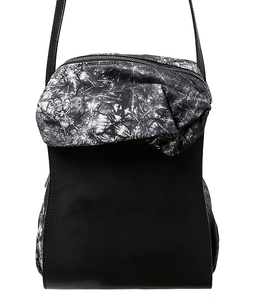 discord Yohji Yamamoto(ディスコード ヨウジヤマモト)の「Shibori Gaufre 絞 ゴーフル バッグ(ショルダーバッグ・レディース・ブラック・FREE)」の7枚目の写真
