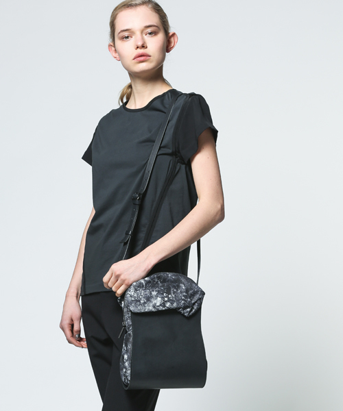 discord Yohji Yamamoto(ディスコード ヨウジヤマモト)の「Shibori Gaufre 絞 ゴーフル バッグ(ショルダーバッグ・レディース・ブラック・FREE)」の5枚目の写真
