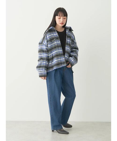 earth music&ecology(アースミュージックアンドエコロジー)の「フロントタックデニムパンツ(その他パンツ・レディース・ライトインディゴブルー/ブルー系その他・S/M)」の18枚目の写真