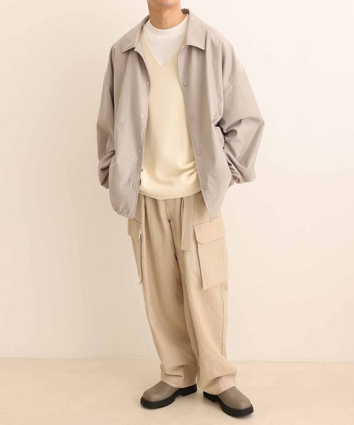 ADAM ET ROPE'(アダムエロペ)の「片畦 Vネック オーバー ニット ベスト(ベスト・メンズ・ブルー系その他/オフホワイト/ブラック・M/L)」の7枚目の写真