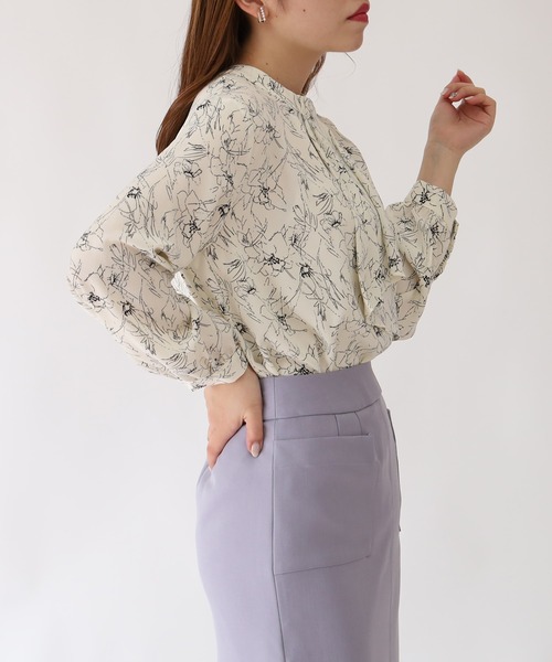 TRUDEA(トルディア)の「花柄フリルボウタイブラウス(シャツ/ブラウス・レディース・ホワイト/ブラック・MEDIUM/LARGE)」の3枚目の写真