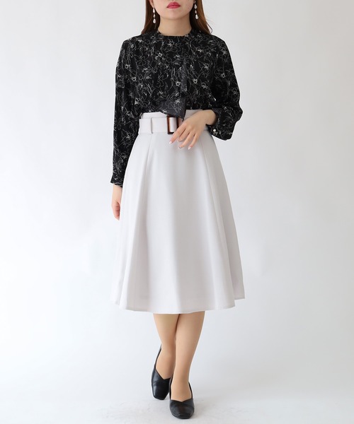 TRUDEA(トルディア)の「花柄フリルボウタイブラウス(シャツ/ブラウス・レディース・ホワイト/ブラック・MEDIUM/LARGE)」の11枚目の写真