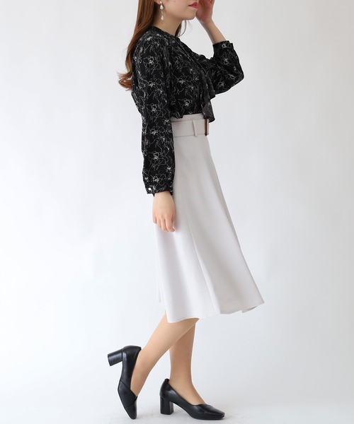 TRUDEA(トルディア)の「花柄フリルボウタイブラウス(シャツ/ブラウス・レディース・ホワイト/ブラック・MEDIUM/LARGE)」の12枚目の写真