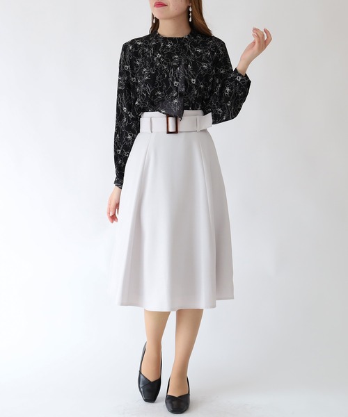 TRUDEA(トルディア)の「花柄フリルボウタイブラウス(シャツ/ブラウス・レディース・ホワイト/ブラック・MEDIUM/LARGE)」の13枚目の写真