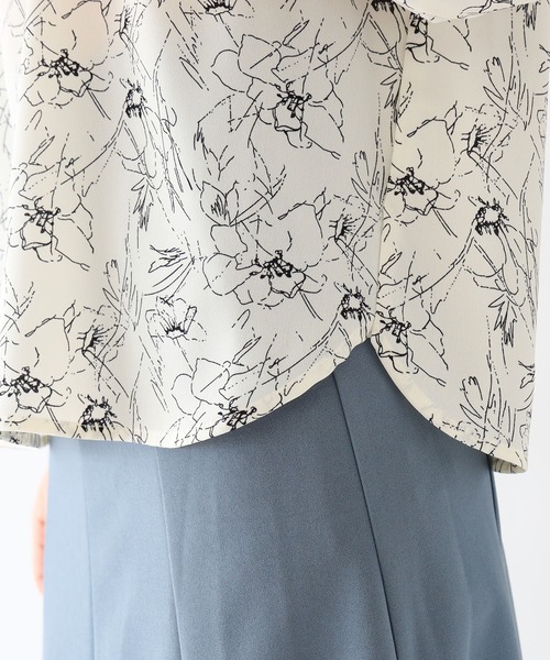 TRUDEA(トルディア)の「花柄フリルボウタイブラウス(シャツ/ブラウス・レディース・ホワイト/ブラック・MEDIUM/LARGE)」の15枚目の写真