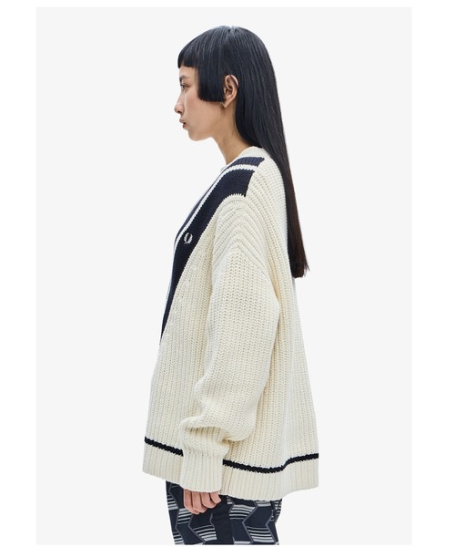 FRED PERRY(フレッドペリー)の「Tipped V-Neck Jumper(ニット/セーター・レディース・ベージュ・10)」の6枚目の写真