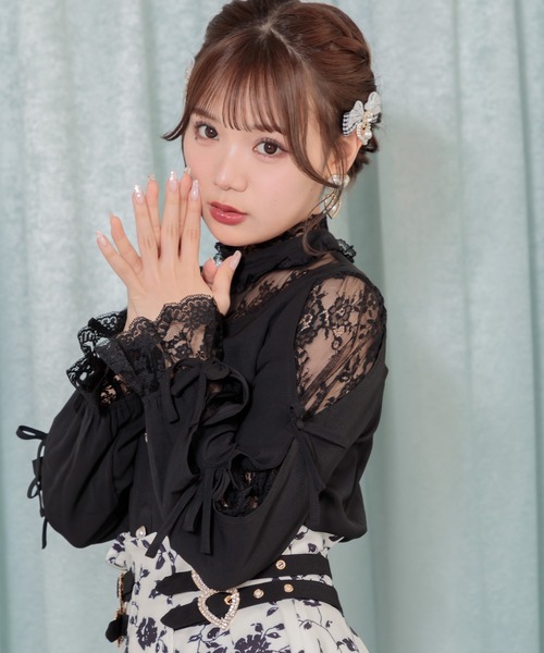 ROJITA(ロジータ)の「チョーカー風ネック袖リボンブラウス(シャツ/ブラウス・レディース・グレー/ホワイト/ブラック・FREE)」の4枚目の写真