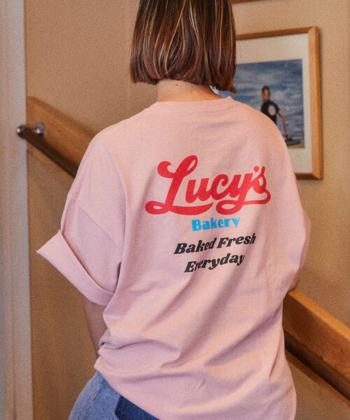 FREAK'S STORE（フリークスストア）の「【限定展開】LUCY'S BAKERY×FREAK'S STORE/ルーシーズベーカリー 別注 ビッグシルエット バックプリント クルーネックTシャツ（Tシャツ/カットソー・メンズ・ホワイト/ブラック/ネイビー/ライトピンク/その他9・SMALL/MEDIUM/LARGE）」の4枚目の写真