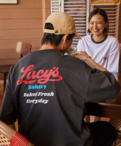 FREAK'S STORE（フリークスストア）の「【限定展開】LUCY'S BAKERY×FREAK'S STORE/ルーシーズベーカリー 別注 ビッグシルエット バックプリント クルーネックTシャツ（Tシャツ/カットソー・メンズ・ホワイト/ブラック/ネイビー/ライトピンク/その他9・SMALL/MEDIUM/LARGE）」の2枚目の写真