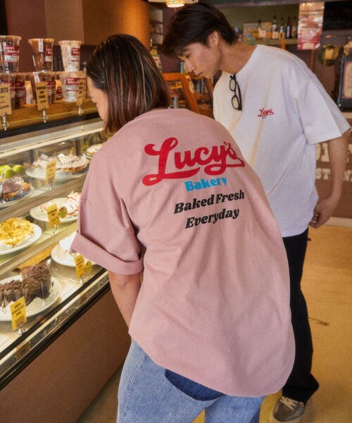 FREAK'S STORE（フリークスストア）の「【限定展開】LUCY'S BAKERY×FREAK'S STORE/ルーシーズベーカリー 別注 ビッグシルエット バックプリント クルーネックTシャツ（Tシャツ/カットソー・メンズ・ホワイト/ブラック/ネイビー/ライトピンク/その他9・SMALL/MEDIUM/LARGE）」の16枚目の写真