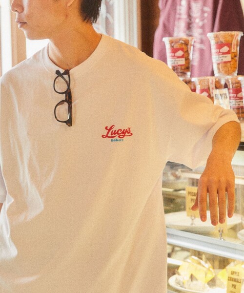 FREAK'S STORE（フリークスストア）の「【限定展開】LUCY'S BAKERY×FREAK'S STORE/ルーシーズベーカリー 別注 ビッグシルエット バックプリント クルーネックTシャツ（Tシャツ/カットソー・メンズ・ホワイト/ブラック/ネイビー/ライトピンク/その他9・SMALL/MEDIUM/LARGE）」の7枚目の写真