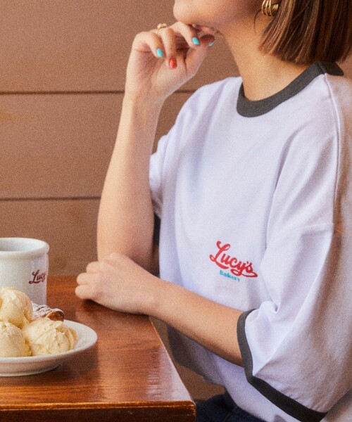 FREAK'S STORE（フリークスストア）の「【限定展開】LUCY'S BAKERY×FREAK'S STORE/ルーシーズベーカリー 別注 ビッグシルエット バックプリント クルーネックTシャツ（Tシャツ/カットソー・メンズ・ホワイト/ブラック/ネイビー/ライトピンク/その他9・SMALL/MEDIUM/LARGE）」の8枚目の写真