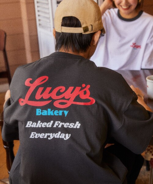 FREAK'S STORE（フリークスストア）の「【限定展開】LUCY'S BAKERY×FREAK'S STORE/ルーシーズベーカリー 別注 ビッグシルエット バックプリント クルーネックTシャツ（Tシャツ/カットソー・メンズ・ホワイト/ブラック/ネイビー/ライトピンク/その他9・SMALL/MEDIUM/LARGE）」の9枚目の写真