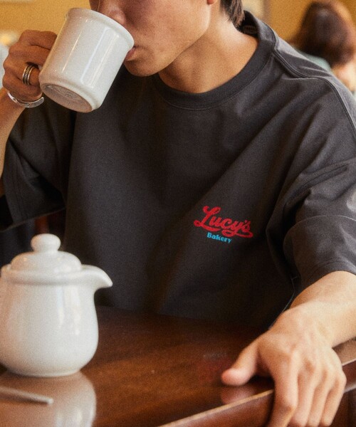 FREAK'S STORE（フリークスストア）の「【限定展開】LUCY'S BAKERY×FREAK'S STORE/ルーシーズベーカリー 別注 ビッグシルエット バックプリント クルーネックTシャツ（Tシャツ/カットソー・メンズ・ホワイト/ブラック/ネイビー/ライトピンク/その他9・SMALL/MEDIUM/LARGE）」の20枚目の写真