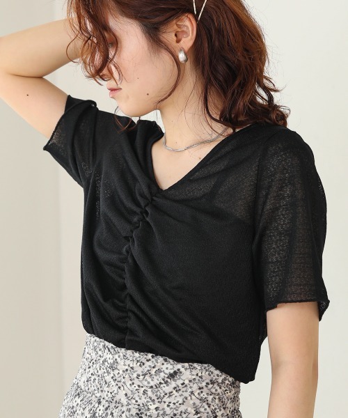 Bab(バブ)の「シアーギャザー2WAYトップス(Tシャツ/カットソー・レディース・ブラック/オフホワイト/イエロー・M)」の2枚目の写真