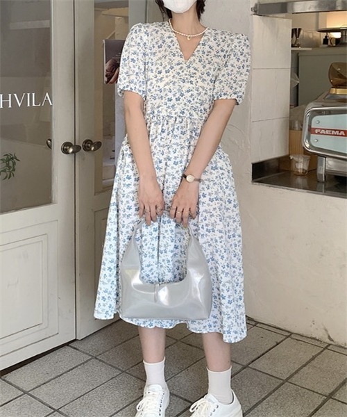 FREE STYLISTS(フリー スタイリスト)の「ウエストマーク カシュクール花柄ワンピース(ワンピース・レディース・ブルー/グリーン・FREE)」の11枚目の写真