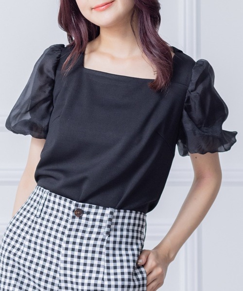 clear(クリア)の「袖切替パフスリーブスクエアネックトップス (Tシャツ/カットソー・レディース・ベージュ/ブラック/オフホワイト・F)」の1枚目の写真