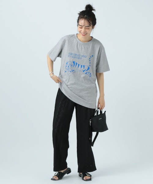 BAYFLOW(ベイフロー)の「エンブロイダリーTシャツ(Tシャツ/カットソー・レディース・グレー/オフホワイト/チャコール・FREE)」の4枚目の写真