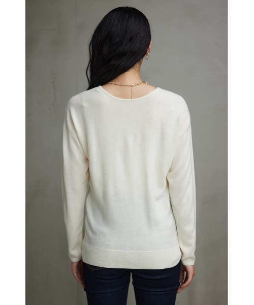 AZUL by moussy(アズールバイマウジー)の「ヌーディー2WAYVネックニットトップス(ニット/セーター・レディース・グレー/オフホワイト/ブルー/ベージュ/ブラック・SMALL/MEDIUM/LARGE)」の11枚目の写真