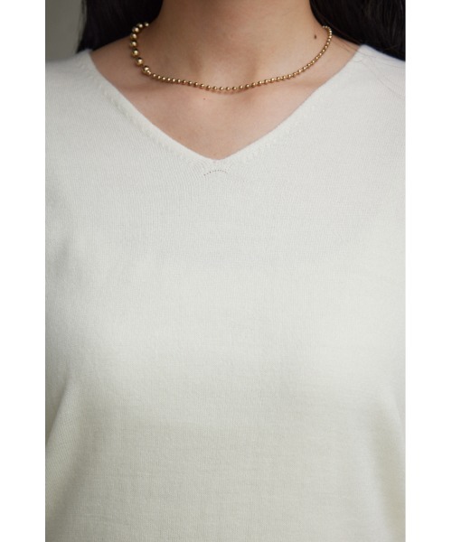 AZUL by moussy(アズールバイマウジー)の「ヌーディー2WAYVネックニットトップス(ニット/セーター・レディース・グレー/オフホワイト/ブルー/ベージュ/ブラック・SMALL/MEDIUM/LARGE)」の12枚目の写真