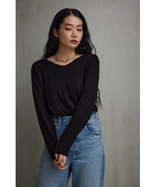 AZUL by moussy(アズールバイマウジー)の「ヌーディー2WAYVネックニットトップス(ニット/セーター・レディース・グレー/オフホワイト/ブルー/ベージュ/ブラック・SMALL/MEDIUM/LARGE)」の17枚目の写真