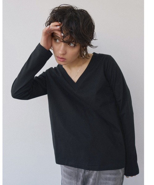 ALEXIA STAM（アリシアスタン）の「Basic V Neck Long Sleeve Tee/VネックロングスリーブTee（Tシャツ/カットソー・レディース・ホワイト/ブラウン/グレー/ブラック・S/M）」の3枚目の写真