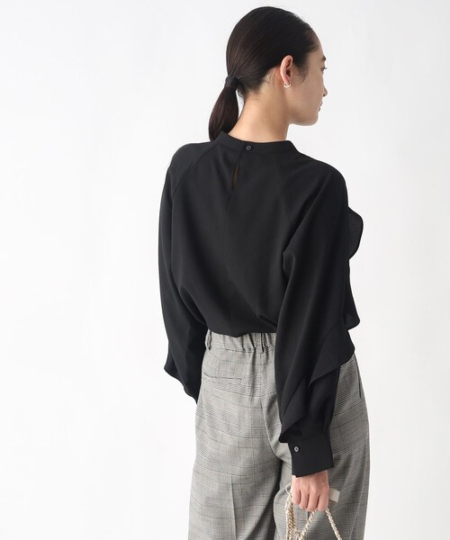 OPAQUE.CLIP（オペークドットクリップ）の「◆フリルスリーブイージーケアブラウス【洗濯機洗い可】（シャツ/ブラウス・レディース・グリーン/ブラック/ブラック系/オフホワイト・38/40/42/36）」の11枚目の写真