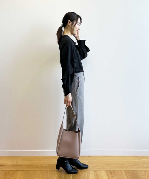 OPAQUE.CLIP（オペークドットクリップ）の「◆フリルスリーブイージーケアブラウス【洗濯機洗い可】（シャツ/ブラウス・レディース・グリーン/ブラック/ブラック系/オフホワイト・38/40/42/36）」の13枚目の写真