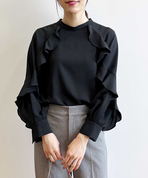 OPAQUE.CLIP（オペークドットクリップ）の「◆フリルスリーブイージーケアブラウス【洗濯機洗い可】（シャツ/ブラウス・レディース・グリーン/ブラック/ブラック系/オフホワイト・38/40/42/36）」の3枚目の写真