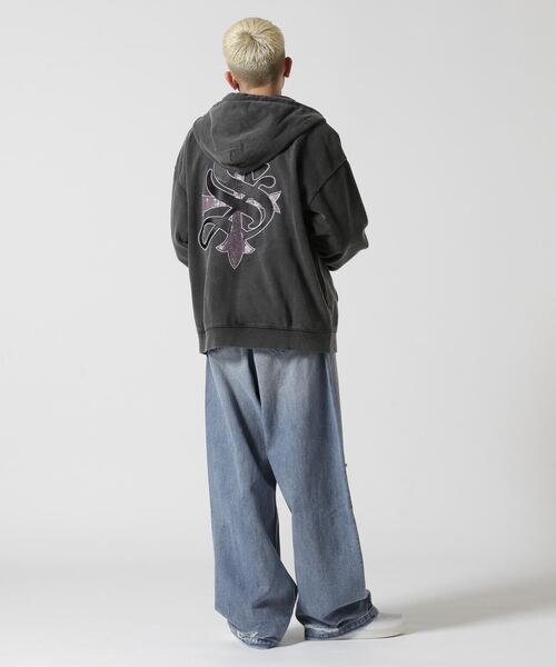 Supplier ダークグレー×ピンク ジップパーカー SUPPLIER（サプライヤー）の「SUPPLIER/サプライヤー/別注 CROSS