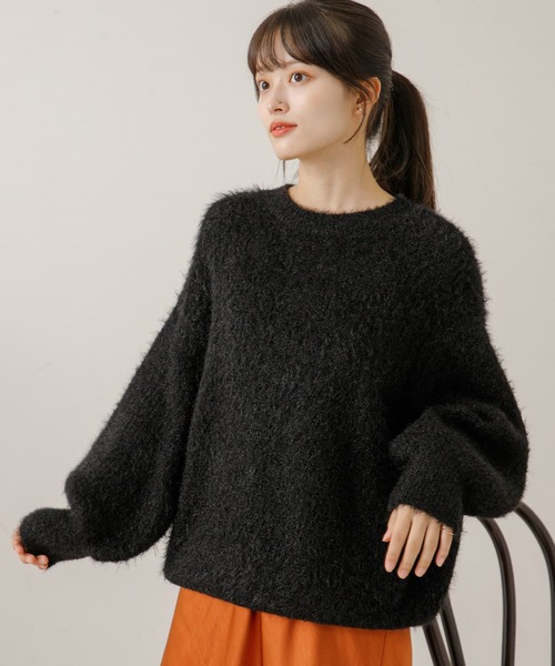 HEYUMM（ヘユム）の「エアリーヤーンクルーネックセーター（ニット/セーター・レディース・ライトベージュ/ブラック/アイボリー・ONE）」の2枚目の写真