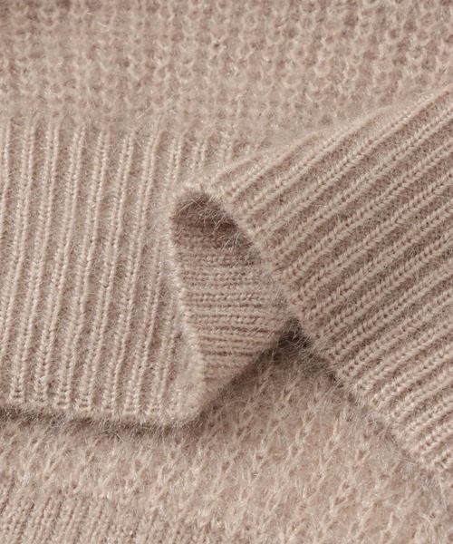 HEYUMM（ヘユム）の「エアリーヤーンクルーネックセーター（ニット/セーター・レディース・ライトベージュ/ブラック/アイボリー・ONE）」の8枚目の写真