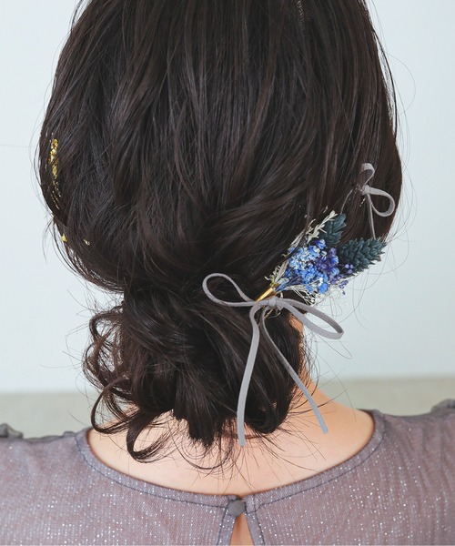 Kana（カナ）の「ドライフラワー スウェード 細リボン Ｕピン ３本セット 結婚式 お呼ばれ オケージョン（ヘアピン・レディース・ブルー/アイボリー/レッド・フリー）」の6枚目の写真