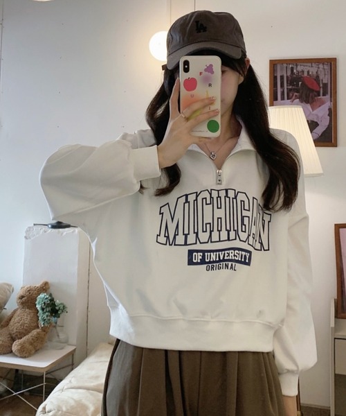 Chaco closet(チャコ クローゼット)の「MICHIGANハーフZIPショートスウェットプルオーバー(スウェット・レディース・ブラック/ネイビー/ホワイト・FREE)」の15枚目の写真