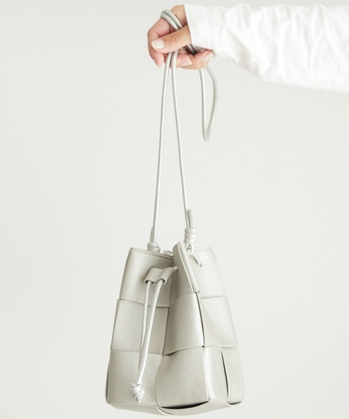 AMERICAN HOLIC（アメリカンホリック）の「編み込み巾着ショルダーBAG（ショルダーバッグ・レディース・ブラック/ブラウン/シルバー・FREE）」の3枚目の写真