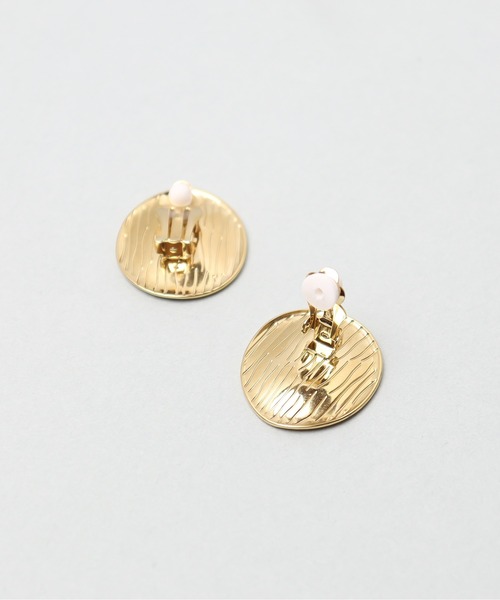 ieLS(イエルズ)の「金属アレルギー対応「ieLS」ステンレス ニュアンスプレートイヤリング(イヤリング・メンズ・ゴールド/シルバー・ONE SIZE)」の5枚目の写真