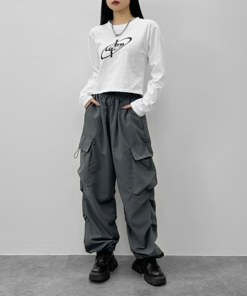 LVEU.(ラブユ.)の「【LVEU.】サークルグラフィッククロップドロンT / トップス カットソー ロンT クロップド ショート丈 プリントT ホワイト ブラック ZOZOTOWN限定(Tシャツ/カットソー・レディース・ブラック/ホワイト・FREE)」の8枚目の写真