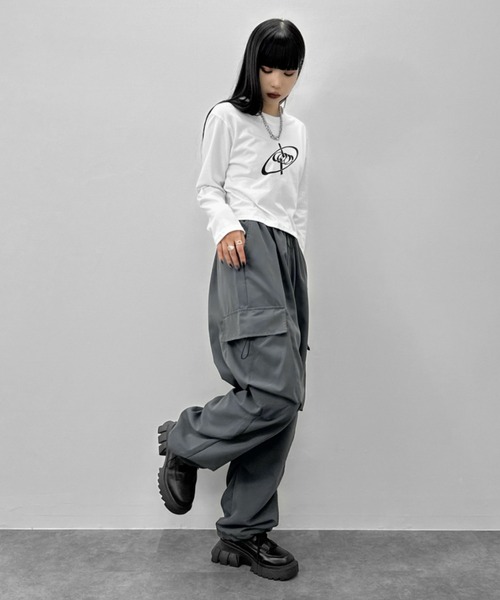 LVEU.(ラブユ.)の「【LVEU.】サークルグラフィッククロップドロンT / トップス カットソー ロンT クロップド ショート丈 プリントT ホワイト ブラック ZOZOTOWN限定(Tシャツ/カットソー・レディース・ブラック/ホワイト・FREE)」の6枚目の写真