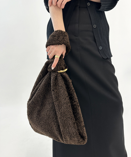 nanushka(ナヌーシュカ)の「【NANUSHKA/ナヌーシュカ】JEN LARGE FAUX SHEARLING(ハンドバッグ・レディース・ブラウン・FREE)」の2枚目の写真