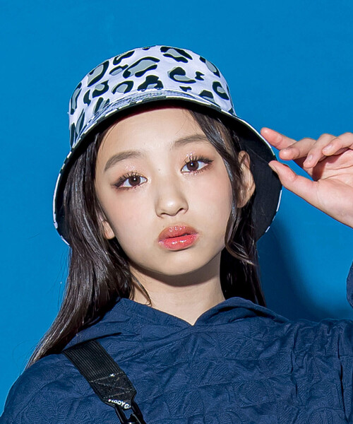 ZIDDY（ジディ）の「【 ニコ☆プチ 掲載 】モノグラムヒョウ柄リバーシブルバケットハット（ハット・キッズ・ホワイト/ブラック・FREE）」の3枚目の写真