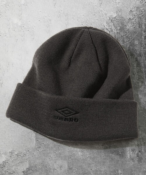UMBRO(アンブロ)の「UMBRO/アンブロ 別注 Beanie Small Logo/ビーニー スモールロゴ(ニットキャップ/ビーニー・メンズ・ホワイト/ブラック/グリーン/ネイビー/ブラウン/チャコールグレー・FREE)」の3枚目の写真