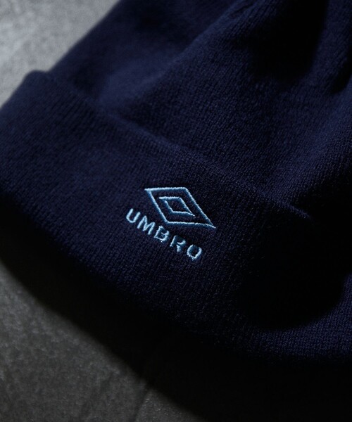 UMBRO(アンブロ)の「UMBRO/アンブロ 別注 Beanie Small Logo/ビーニー スモールロゴ(ニットキャップ/ビーニー・メンズ・ホワイト/ブラック/グリーン/ネイビー/ブラウン/チャコールグレー・FREE)」の8枚目の写真