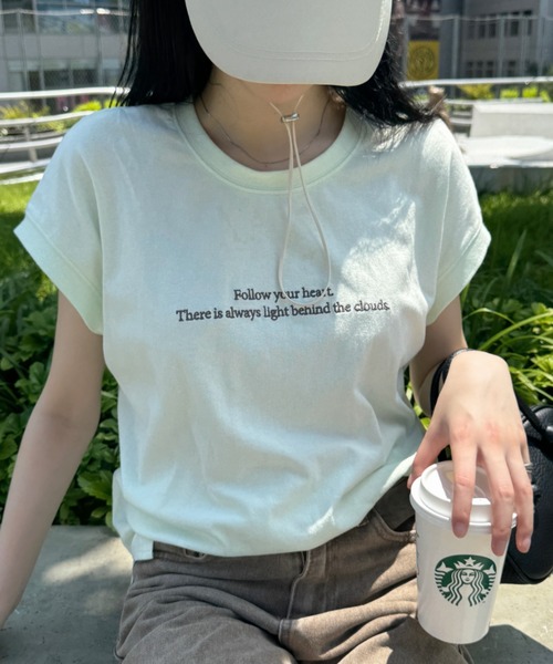 Eclat one（エクラワン）の「レタリング刺繍 フレンチスリーブ カットソー（Tシャツ/カットソー・レディース・オフホワイト/ネイビー/ミント・FREE）」の2枚目の写真