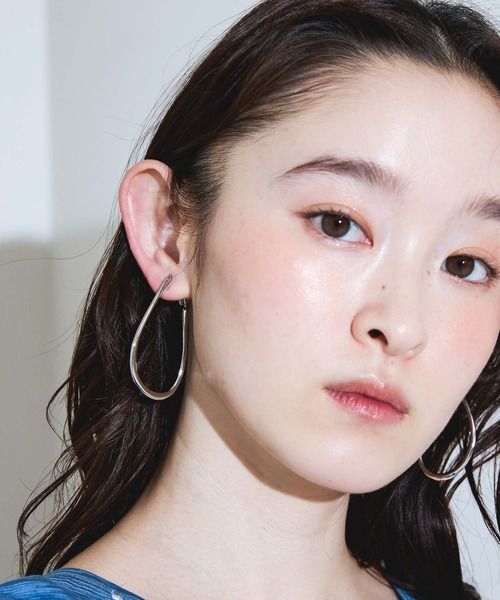 LAKOLE(ラコレ)の「BIGフープイヤリング2 / 114062(イヤリング・レディース・その他1/その他2・FREE)」の2枚目の写真