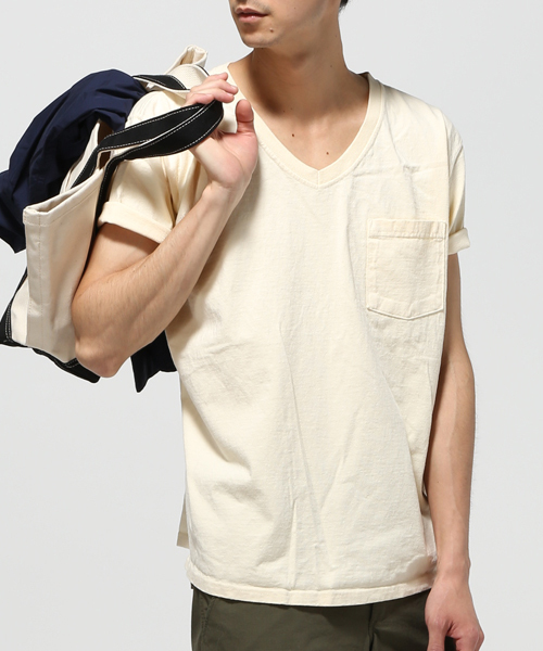 Goodwear(Since1983)(グッドウェア)の「GOOD WEAR / グッドウエア: V-Neck Pocket Tee Slim WHT Tシャツ #(Tシャツ/カットソー・メンズ・ボルドー/ホワイト/ピンク/バーガンディー/アイボリー/ライトブルー/ネイビー/オレンジ/ブルー系その他/ブラック/サックスブルー/チャコールグレー/グリーン/グレー・LARGE/SMALL/X-LARGE/MEDIUM)」の3枚目の写真