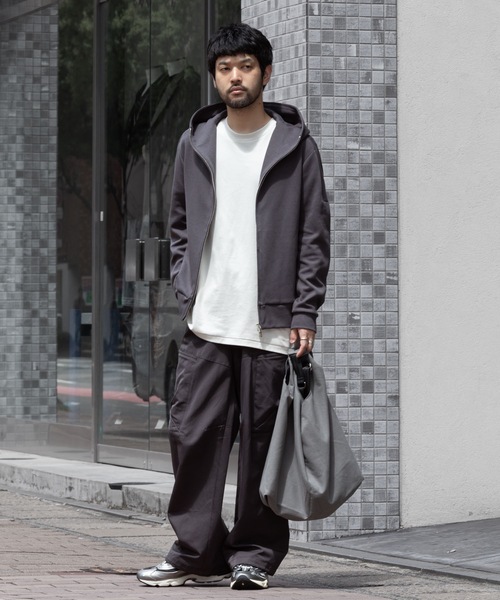 ATTACHMENT（アタッチメント）の「NY/CO ツイル ワイドカーゴトラウザーズ / NY/CO TWILL WIDE CARGO TROUSERS（カーゴパンツ・メンズ・ブラック/ダークグレー/ボルドー・1/2/3）」の5枚目の写真
