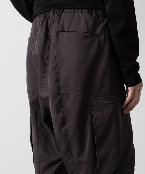 ATTACHMENT（アタッチメント）の「NY/CO ツイル ワイドカーゴトラウザーズ / NY/CO TWILL WIDE CARGO TROUSERS（カーゴパンツ・メンズ・ブラック/ダークグレー/ボルドー・1/2/3）」の21枚目の写真