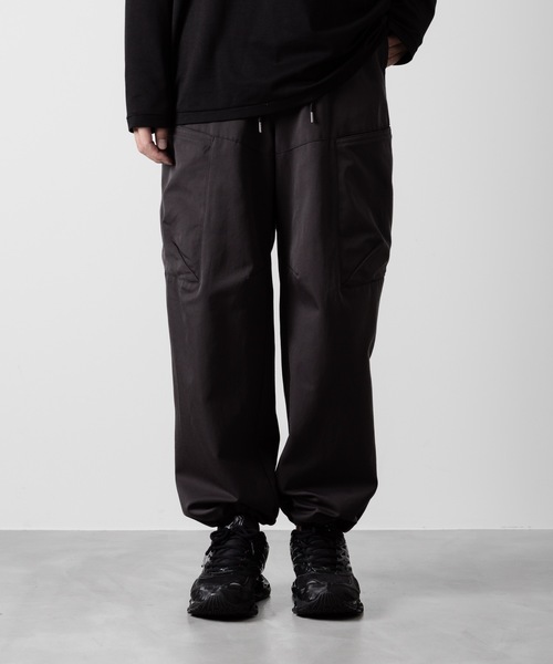 ATTACHMENT（アタッチメント）の「NY/CO ツイル ワイドカーゴトラウザーズ / NY/CO TWILL WIDE CARGO TROUSERS（カーゴパンツ・メンズ・ブラック/ダークグレー/ボルドー・1/2/3）」の12枚目の写真